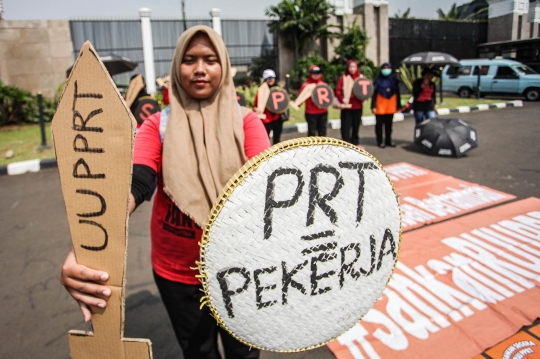 Aksi Massa PRT Kembali Geruduk Gedung DPR Tuntut Pengesahan RUU PPRT