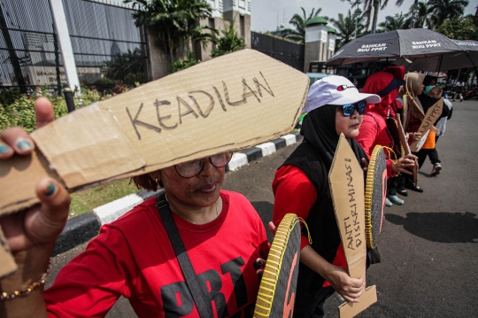 Aksi Massa PRT Kembali Geruduk Gedung DPR Tuntut Pengesahan RUU PPRT