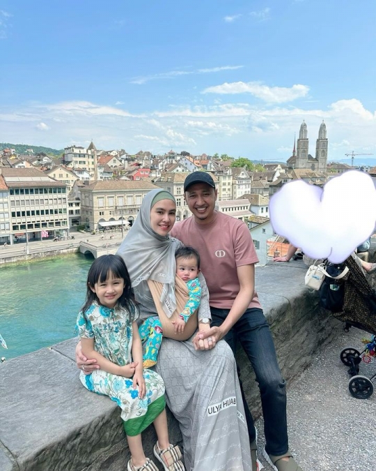Potret Keseruan Kartika Putri & Keluarga Keliling Eropa, Kunjungi Italia Hingga Swiss