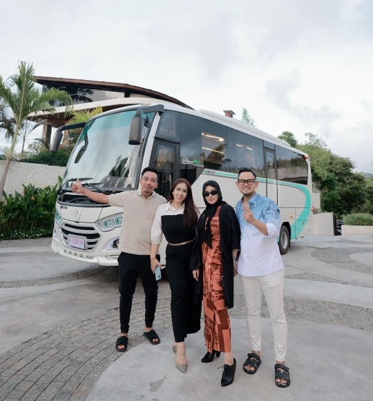 Fantastis, Maharani Kemala Dapat Hadiah Bus Mewah dari Crazy Rich Malang