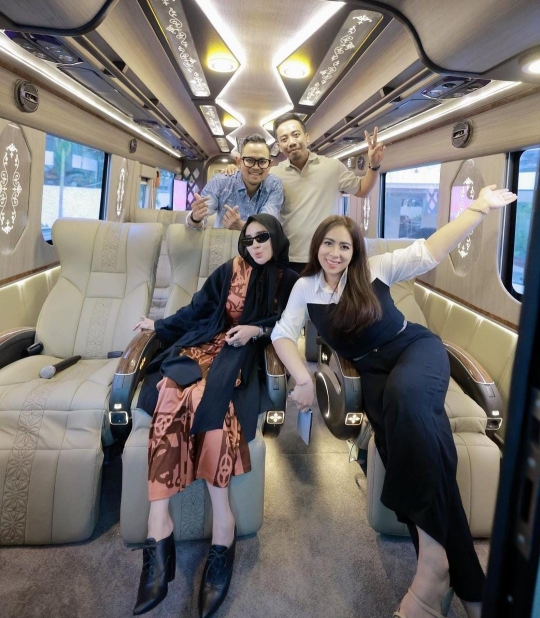 Fantastis, Maharani Kemala Dapat Hadiah Bus Mewah dari Crazy Rich Malang