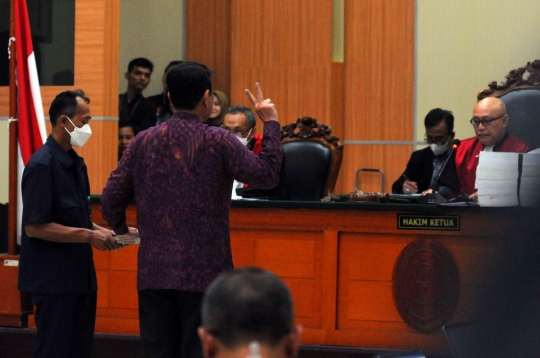 Momen Panas Saat Luhut Pandjaitan Bersaksi di Sidang Haris dan Fatia