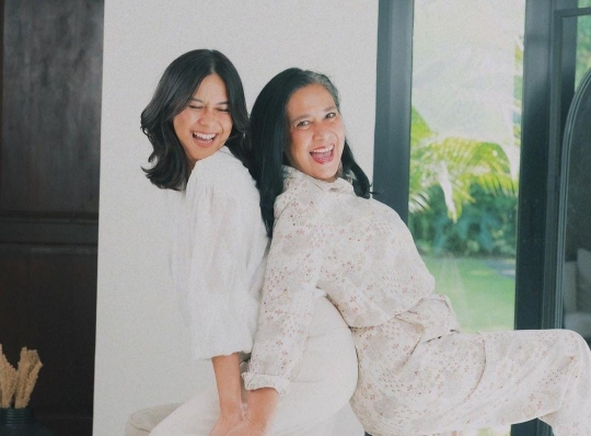 Potret Kompak Lydia Kandou & Nana Mirdad, Dipuji sama-sama Cantik dan Awet Muda