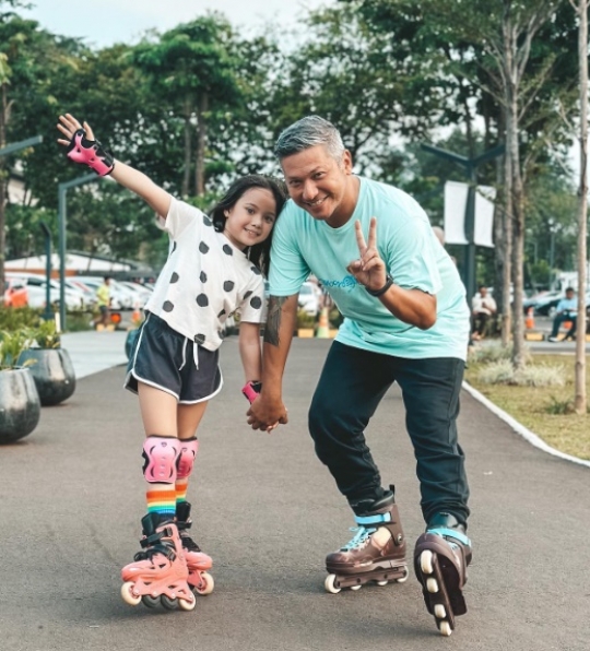 Intip Momen Gading, Gisel dan Gempi Latihan Sepatu Roda Bareng, Tetap Kompak