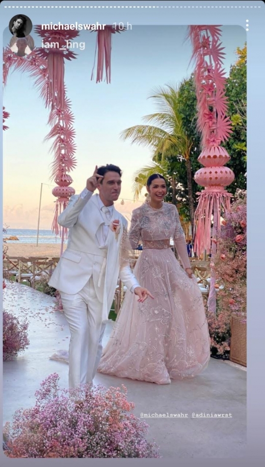Menikahi Aktor Bule Ganteng, 7 Potret Cantik Adinia Wirasti Tampil Mewah Bergaun Pink