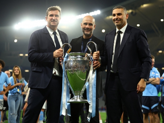 Euforia Manchester City Angkat Piala Liga Champions 2022/2023 di Podium