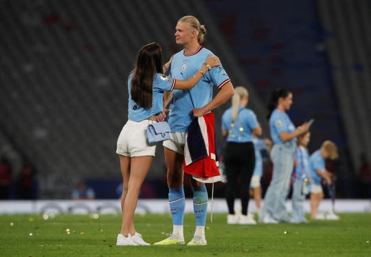 Kemesraan Erling Braut Haaland dengan Kekasih Usai Juara Liga Champions