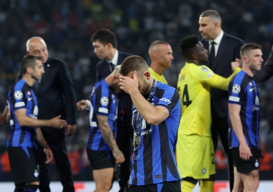 Kesedihan Para Pemain Inter Milan Gagal Angkat Trofi Liga Champions