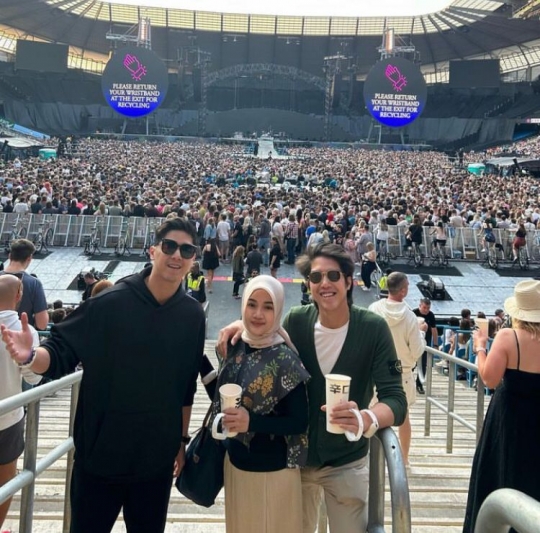 Keliling Kota hingga Nonton Coldplay, Intip Potret Liburan Al Ghazali di London