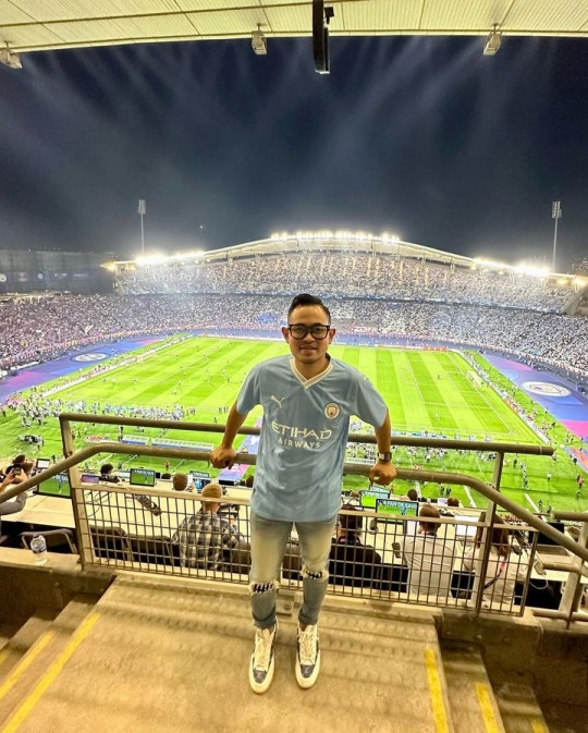 Potret Gilang Widya 'Crazy Rich Malang' Nonton Langsung Final Liga Champions di Turki