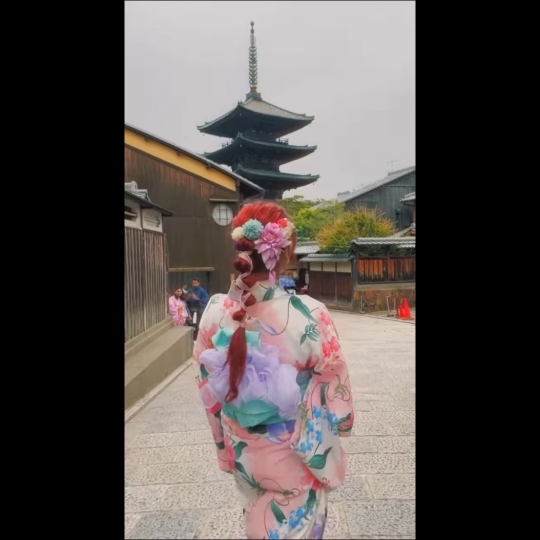 6 Potret Tasya Farasya Kenakan Kimono saat Liburan di Jepang, Cantik Banget!