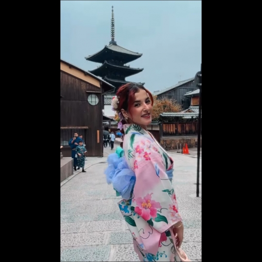 6 Potret Tasya Farasya Kenakan Kimono saat Liburan di Jepang, Cantik Banget!