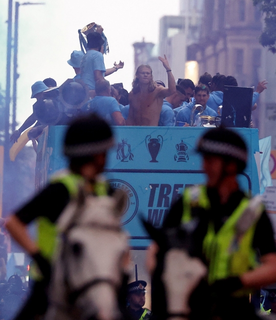 Parade Kemenangan Treble Winners, Pasukan Guardiola Bikin Kota Manchester Membiru