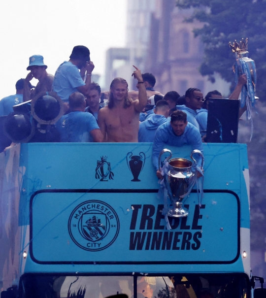 Parade Kemenangan Treble Winners, Pasukan Guardiola Bikin Kota Manchester Membiru