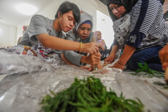 Semangat Kreativitas Anak Berkebutuhan Khusus Ikuti Pelatihan Ecoprint