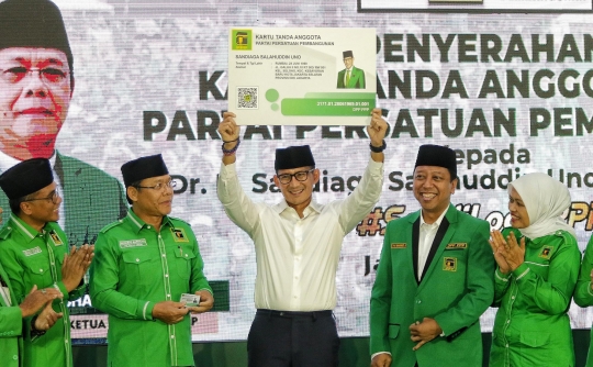 Dua Bulan Setelah Keluar Gerindra, Sandiaga Resmi Berjaket Hijau PPP