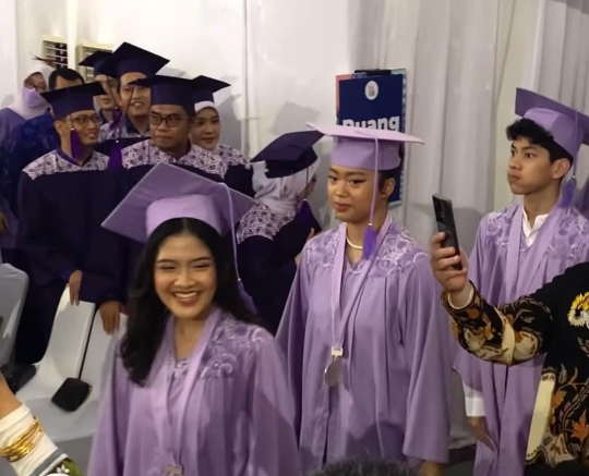 Potret Nayyara Anak Tora Sudiro Tampil Cantik di Momen Wisuda Sukses Curi Perhatian