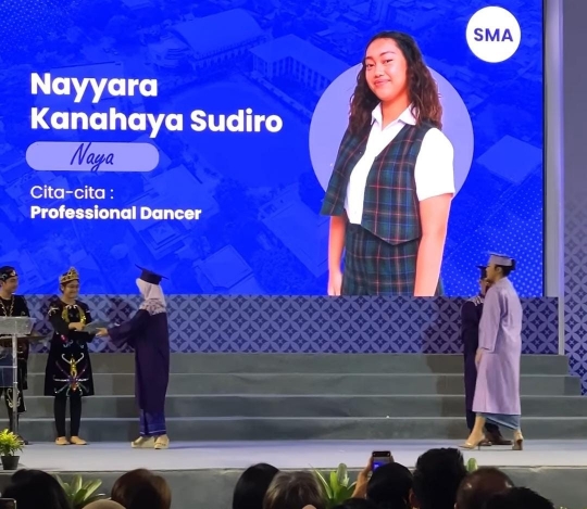 Potret Nayyara Anak Tora Sudiro Tampil Cantik di Momen Wisuda Sukses Curi Perhatian