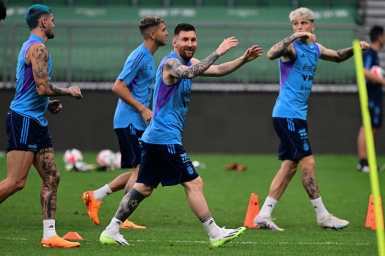 Melihat Messi Latihan Terakhir Bersama Timnya Jelang Argentina vs Australia di China