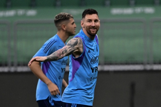 Melihat Messi Latihan Terakhir Bersama Timnya Jelang Argentina vs Australia di China