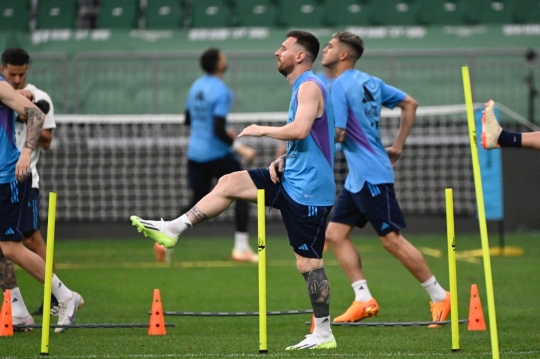 Melihat Messi Latihan Terakhir Bersama Timnya Jelang Argentina vs Australia di China