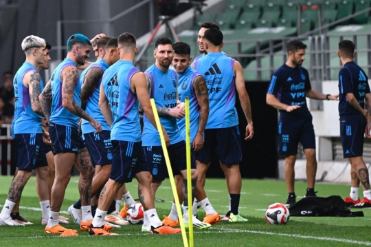 Melihat Messi Latihan Terakhir Bersama Timnya Jelang Argentina vs Australia di China