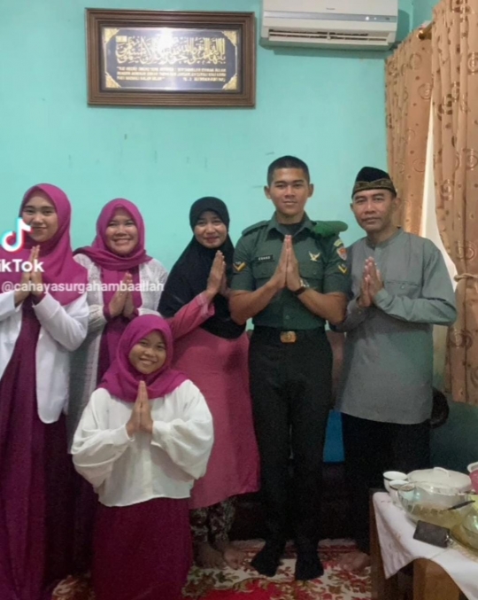 Ayu Ting Ting Ternyata Punya Sepupu TNI, ini Potretnya Pose sama Ayah Ojak & Istri