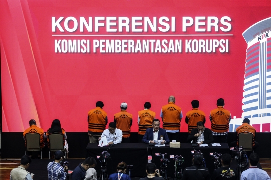 Korupsi Tukin, Ini Potret Barisan Pegawai Kementerian ESDM Berbaju Tahanan KPK