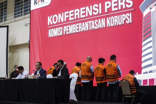 Korupsi Tukin, Ini Potret Barisan Pegawai Kementerian ESDM Berbaju Tahanan KPK