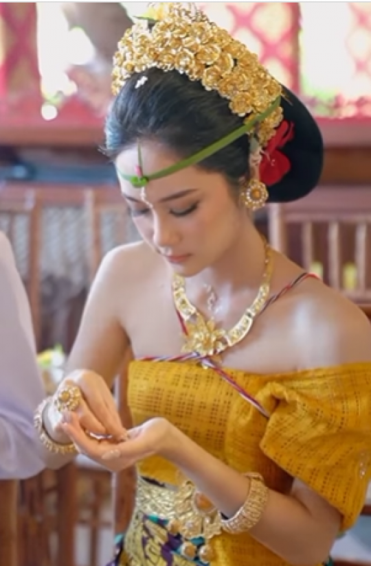 Cantiknya Gadis Bali ini saat Upacara Potong Gigi, Cewek Saja Kagum Apalagi Cowok