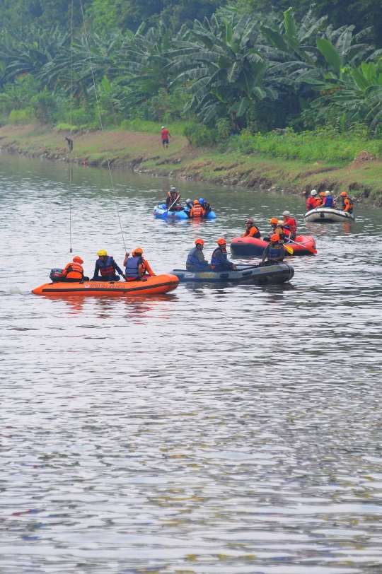 Aksi Tim Rescue DKI Jakarta Unjuk Kebolehan saat Gladi Resik Jakarta Tangguh 2023