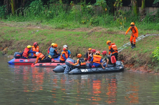 Aksi Tim Rescue DKI Jakarta Unjuk Kebolehan saat Gladi Resik Jakarta Tangguh 2023