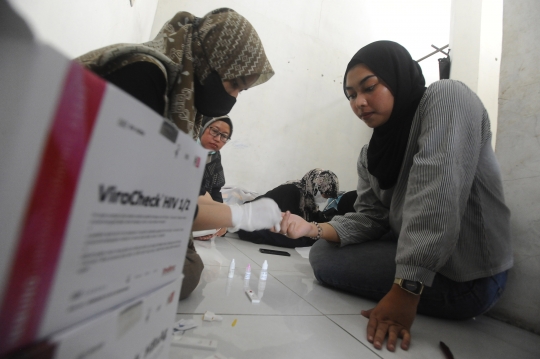 Mencegah HIV/AIDS Melalui Kegiatan VCT Mobile di Kalangan Mahasiswa