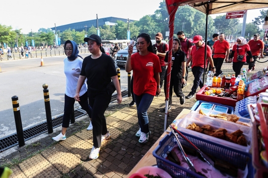 Puan Berolahraga Bareng Krisdayanti dan Sejumlah Fraksi PDI Perjuangan ke GBK