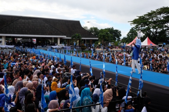 Senyum Zulkifli Hasan di Acara Deklarasi Caleg DPR di Maluku