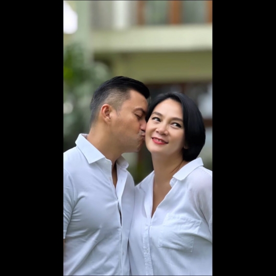 Momen Anniversary Pernikahan ke-24 Anjasmara dan Dian Nitami, Romantis Banget!