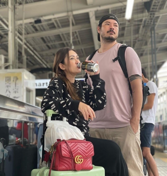 Sweet! Nafa Urbach & Zack Lee Kompak Ajak Putri Cantiknya Liburan Bareng di Jepang