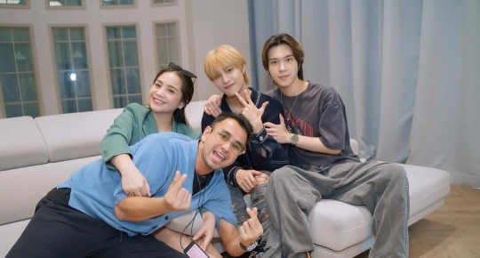 Potret Raffi & Nagita Bertemu Hendery dan Yangyang WayV, Netizen 'Nambah Anak Lagi'