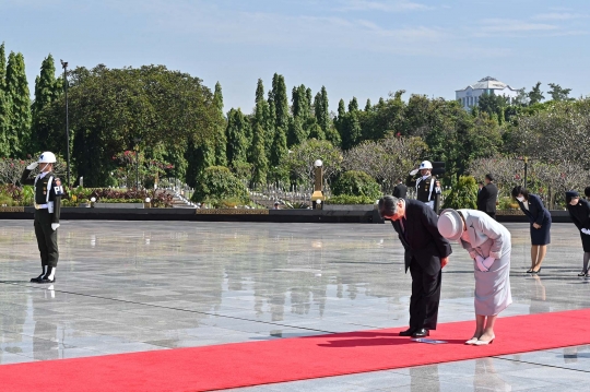 Momen Kaisar Jepang dan Permaisuri Ziarah ke TMP Kalibata