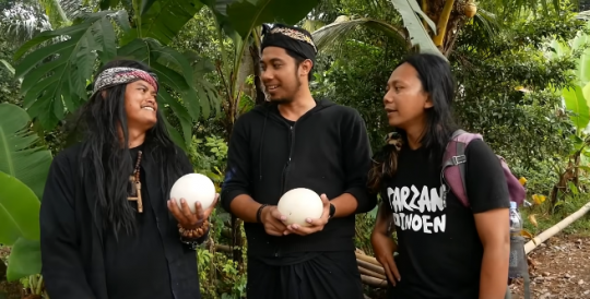 Potret Youtuber Masak Telur Burung Unta Termahal di Dunia, 'Lezat'