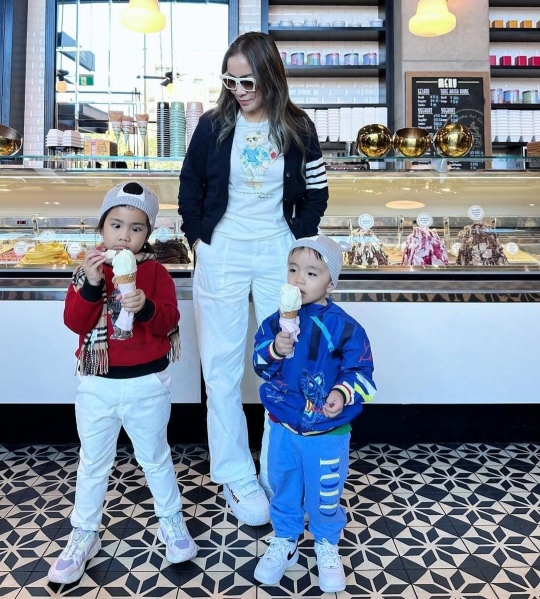 Gemas! Potret Baby Briel dan Abe Anak Momo Geisha Liburan di Australia