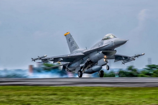 Aksi Sangar Pesawat F-16 TNI AU Duel Air Combat Tactic Lawan Angkatan Udara Amerika