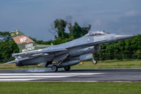 Aksi Sangar Pesawat F-16 TNI AU Duel Air Combat Tactic Lawan Angkatan Udara Amerika