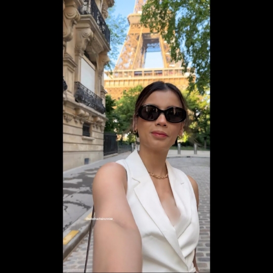 Foto Tampil Modis Ini Potret Cantik Sabrina Chairunnisa Istri Deddy Corbuzier Di Paris