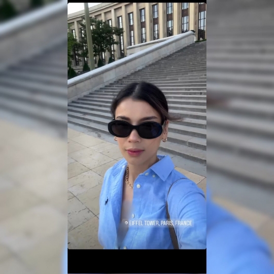 Tampil Modis, ini Potret Cantik Sabrina Chairunnisa Istri Deddy Corbuzier di Paris