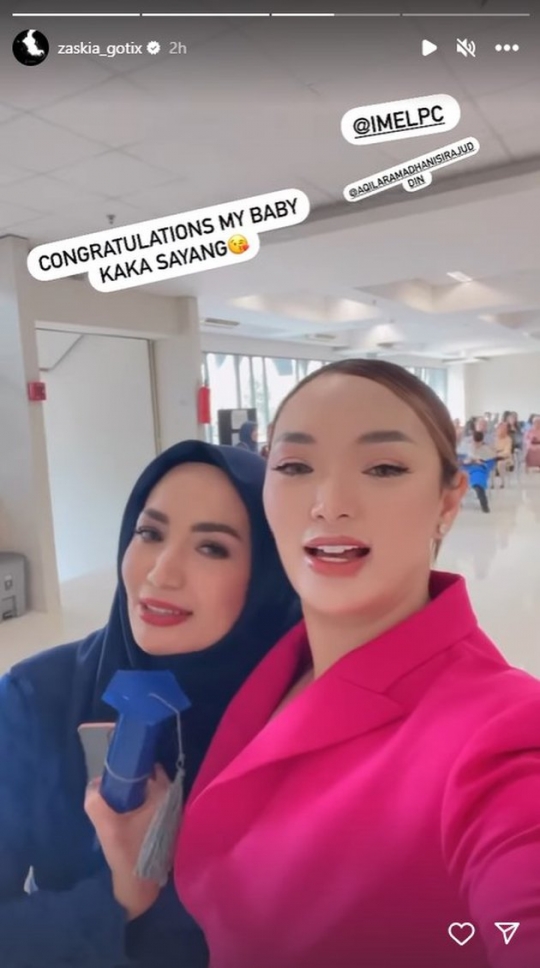 Potret Zaskia Gotik saat Hadir di Acara Wisuda Anak Sambung, Kompak Bareng Imel Putri