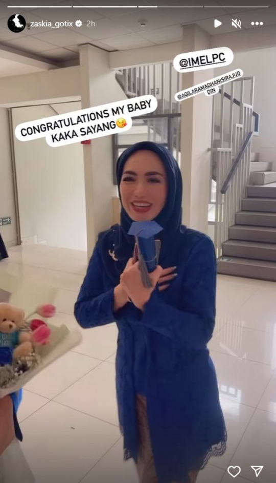 Potret Zaskia Gotik saat Hadir di Acara Wisuda Anak Sambung, Kompak Bareng Imel Putri