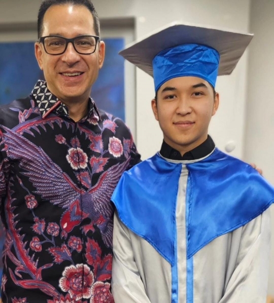 Potret Kenzo Anak Ari Wibowo & Inge Diwisuda, Tulis Pesan Manis Untuk Mama dan Papa