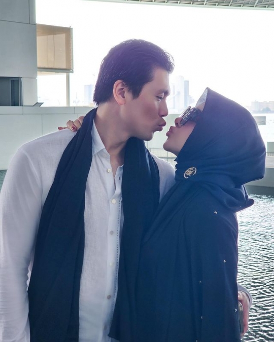 Rayakan Ultah ke-39, Potret Reino Barack & Syahrini Liburan di Dubai, Mesra Banget