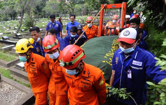 Momen Pemakaman Fajri, Pria Obesitas Berbobot 300 Kg: Dibantu Damkar dan Basarnas